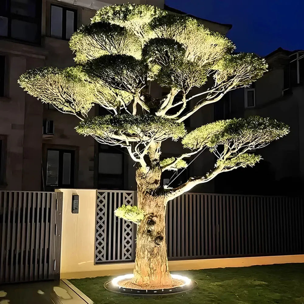 OUTDOOR SPOTLIGHT FOR TREE